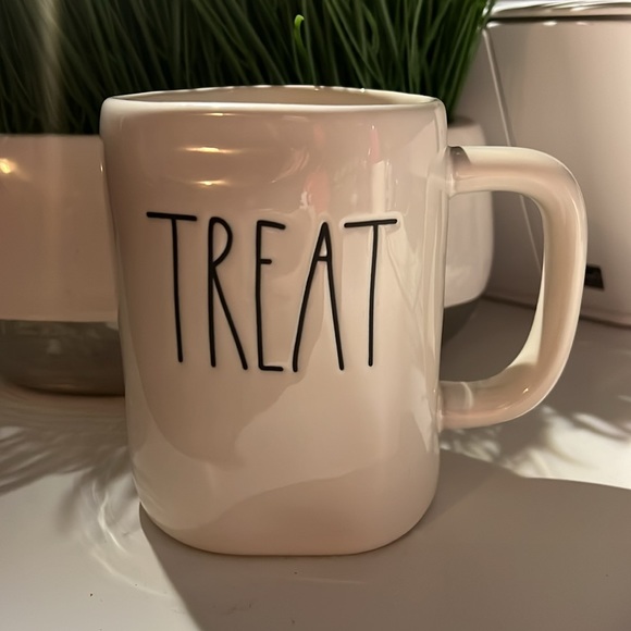 Rae Dunn Halloween Mugs - Picture 5 of 7